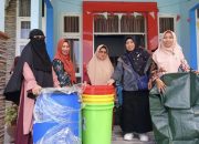 Aksi Nyata Peduli Lingkungan Sejak Dini, DLHPKP Touna Bagikan Tong Sampah 3 in 1 di Fasilitas Pendidikan dan Kawasan Permukiman