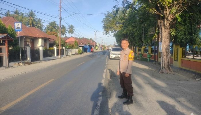 Jamin Kelancaran Aktivitas Pagi, Polsek Ampana Kota Sebar Personel di Titik Rawan Macet