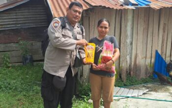 Wujud Empati Polri, Satbinmas Polres Touna Salurkan Beras dan Minyak untuk Warga Membutuhkan