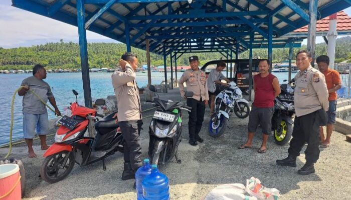 Sambangi Nelayan Labuan, Sat Binmas Polres Touna Tekankan Keselamatan Laut dan Larangan Bom Ikan