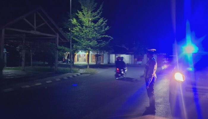 Jaga Keamanan Malam Minggu, Satlantas Polres Touna Intensifkan Blue Light Patrol di Kota Ampana