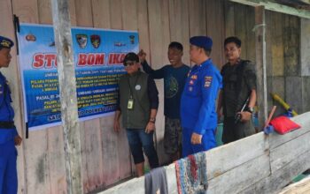 Satpolairud Polres Touna Sebar Spanduk Imbauan di Pelosok Pulau, Ingatkan Bahaya Bius Ikan