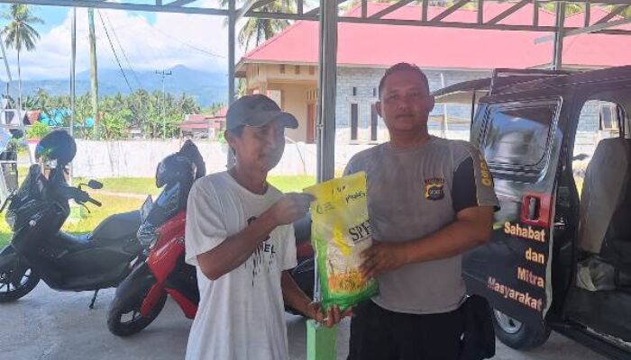 Kendalikan Harga Pangan, Sat Binmas Polres Touna dan Bulog Gelar Pasar Beras Murah di Ampana Tete