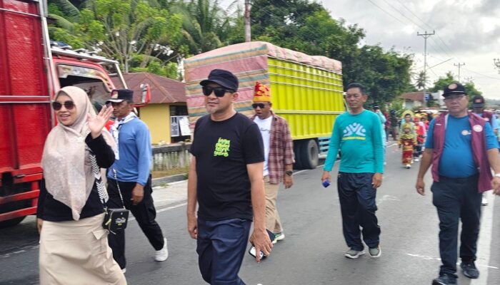 Peringati Hardiknas 2026, Bupati Ilham Lawidu Lepas Peserta Karnaval Pendidikan dan Budaya