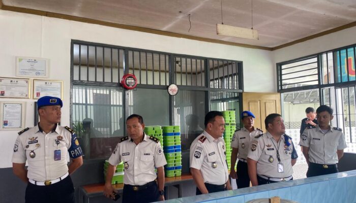 Pastikan Makanan WBP Higenis dan Layak Konsumsi, Kalapas Ampana Turun Langsung Tinjau Dapur Lapas