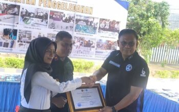 Pegawai Terbaik Lapas Ampana Terima Penghargaan Atas Keberhasilan Gagalkan Penyelundupan Narkoba Ke Dalam Lapas