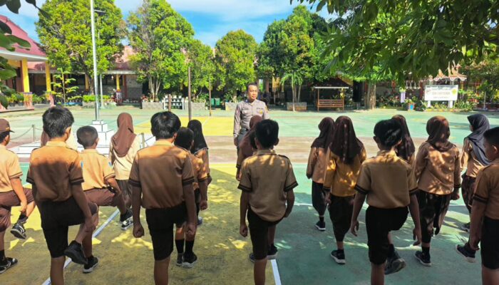 Tanamkan Disiplin Sejak Dini, Satlantas Polres Touna Edukasi Polisi Cilik di SDN 1 Ratolindo