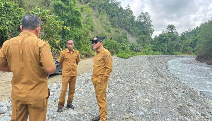 Bupati Ilham Lawidu Tinjau Langsung Normalisasi Sungai Dusun Sivu, Desa Urundaka