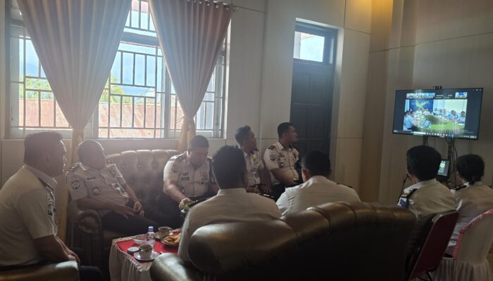 Kalapas Ampana Bersama Jajaran Pejabat Struktural Ikuti Rapat Monitoring dan Evaluasi Kinerja Pemasyarakatan Secara Daring