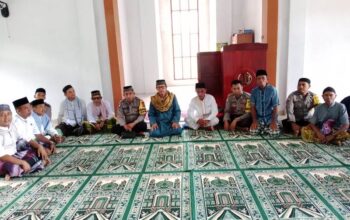 Lewat Jumat Keliling, Polsek Ulubongka Pererat Silaturahmi dengan Warga Marowo
