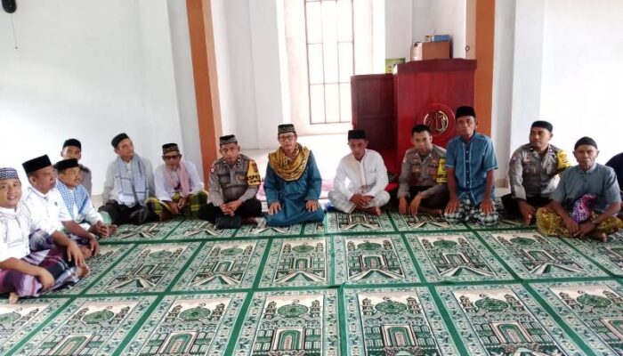Lewat Jumat Keliling, Polsek Ulubongka Pererat Silaturahmi dengan Warga Marowo