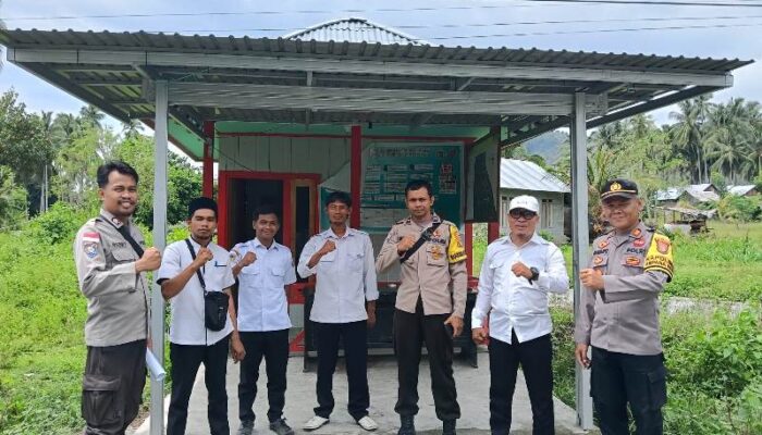Perkuat Keamanan Desa, Kapolsek Ampana Kota Cek Kesiapan Pos Satkamling Sintuvu Raya