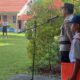 Kasat Binmas Polres Touna saat memberikan arahan pada pelaksanaan upacara di SMPN 5 Ampana Tete.