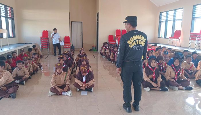 Sat Binmas Polres Tojo Una-Una Latih PBB dan Bina Polisi Cilik di Sekolah Rakyat