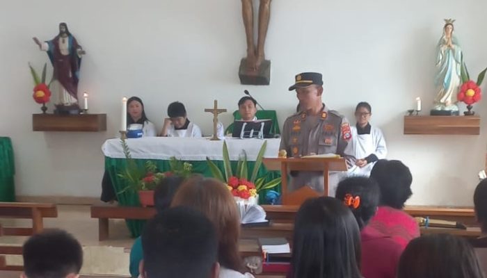 Pererat Silaturahmi, Kapolsek Ampana Kota Kunjungi Gereja Katolik Santa Maria