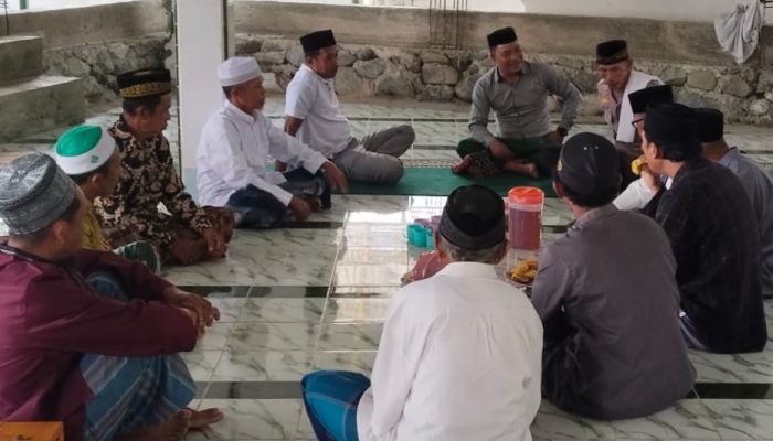 Kapolsek Ampana Kota Ajak Warga Perangi Narkoba Lewat Sholat Jumat Keliling