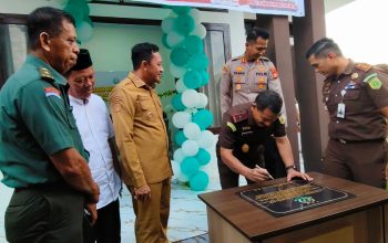 Bupati Ilham Lawidu Hadiri Acara Peresmian Ruang PTSP, Klinik dan IAD Kejari Touna