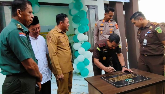 Bupati Ilham Lawidu Hadiri Acara Peresmian Ruang PTSP, Klinik dan IAD Kejari Touna