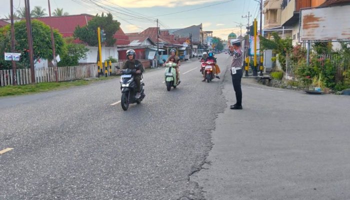 Satlantas Polres Tojo Una-Una Gelar Strong Point Pagi, Tingkatkan Kesadaran Tertib Berlalu Lintas