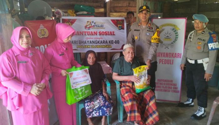 Hari Bhayangkara ke-80, Polsek Ulubongka Salurkan Bansos dan Cek Kesehatan Gratis