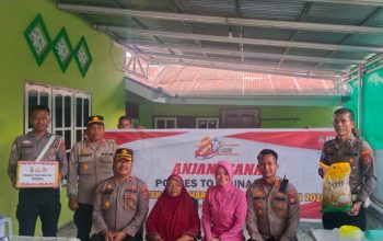Kapolres Tojo Una-Una Berikan Bansos kepada Purnawirawan dan Warakawuri