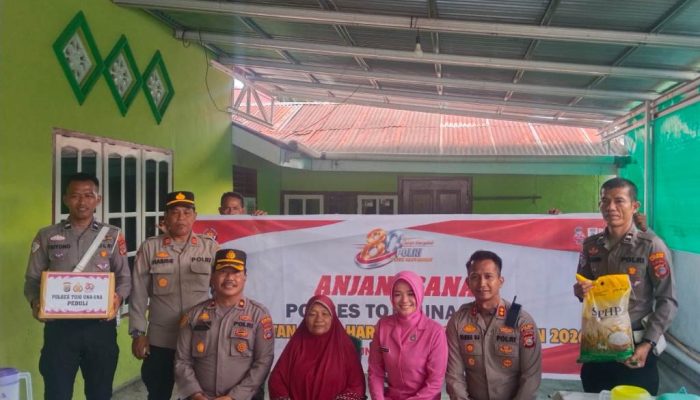 Kapolres Tojo Una-Una Berikan Bansos kepada Purnawirawan dan Warakawuri