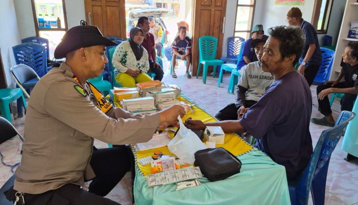 Polsek Ulubongka Gelar Pengobatan Gratis di Desa Pedalaman, 45 Warga Terima Layanan Kesehatan Gratis