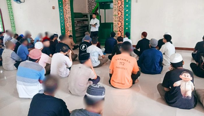 Sholat Ashar Berjamaah dan Kajian Kerohanian, Lapas Ampana Perkuat Pembinaan Kepribadian Warga Binaan Melalui Nilai-nilai Keagamaan