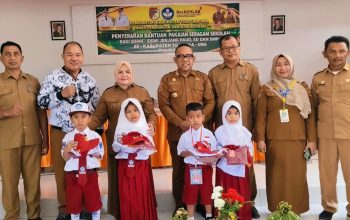 Dukung Akses Pendidikan yang Merata dan Berkualitas, Pemkab Touna Serahkan Bantuan Pakaian Seragam Sekolah