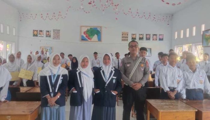 Satlantas Polres Touna Edukasi Keselamatan Berlalu Lintas kepada Siswa Baru SMA Negeri 2 Ratolindo