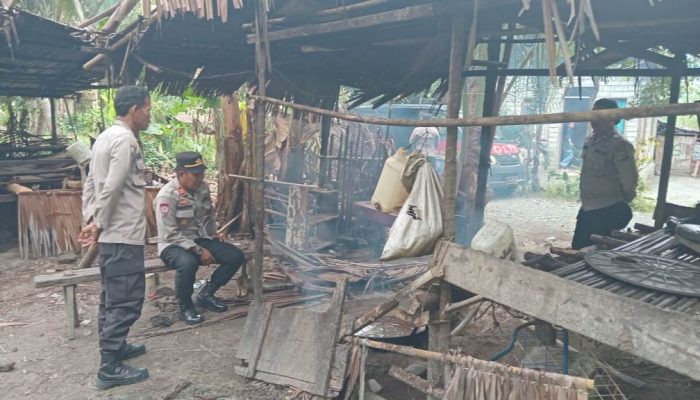 Sat Binmas Polres Touna Sambangi UMKM Gula Merah, Imbau Jaga Kualitas Produk