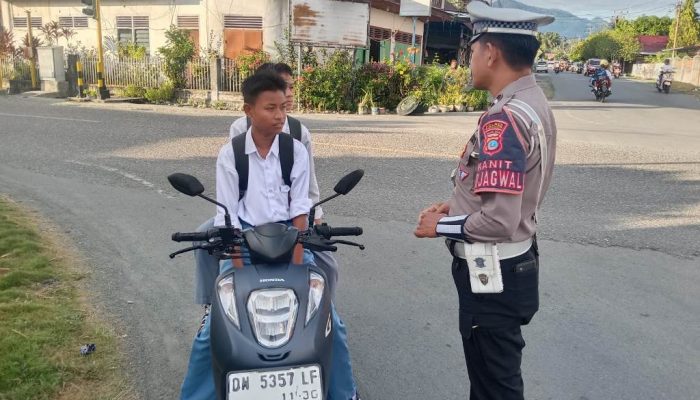 Satlantas Polres Tojo Una-Una Gelar Strong Point Pagi, Warga Diimbau Tertib Berlalu Lintas