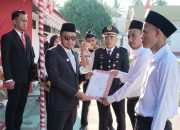 Pimpin Upacara HUT RI ke-81, Bupati Ilham Lawidu Serahkan Remisi Kepada Warga Binaan Lapas Ampana