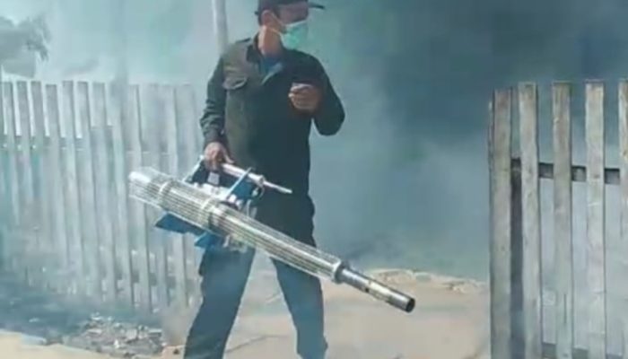 Cegah DBD, Dinkes P2KB Touna Lakukan Fogging