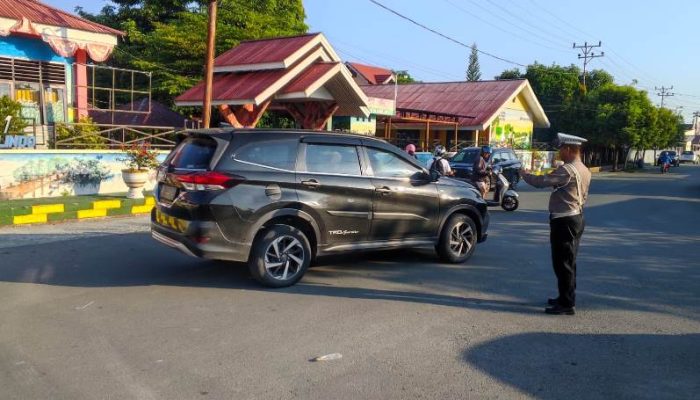 Satlantas Polres Tojo Una-Una Gelar Strong Point Pagi, Tingkatkan Kamseltibcarlantas