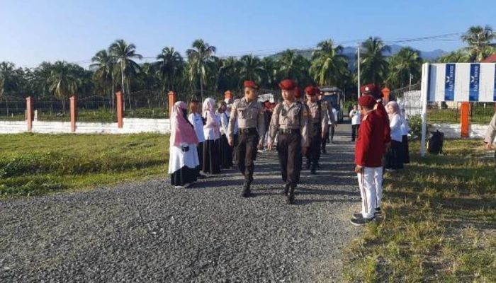 Taruna Bakti Polri Hadir di Sekolah Rakyat Tojo Una-Una, Bangun Karakter Siswa