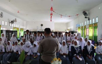 Sat Binmas Polres Touna Sosialisasikan Super App Polri kepada Siswa SMAN 2 Ampana Kota