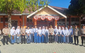 Kasat Binmas Polres Touna Jadi Pembina Upacara di SMKN 1 Ampana, Ingatkan Bahaya Bullying dan Radikalisme