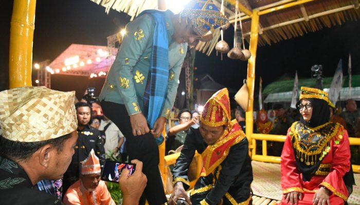 Jejak Adat di Bumi Sivia Patuju, Gubernur Anwar Hafid Jalani Prosesi Sakral Baku Lupi 2026