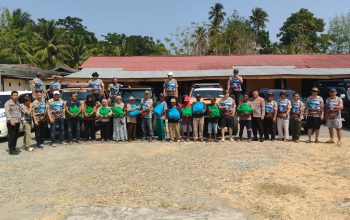 Bayangkara Tadulako Overland Polda Sulteng Salurkan Bansos untuk Warga Tojo