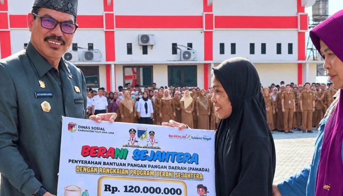 Pemda Touna Serahkan Bantuan Pangan Berani Sejahtera, Dua Anggota Linmas Raih Penghargaan 28 Tahun Pengabdian