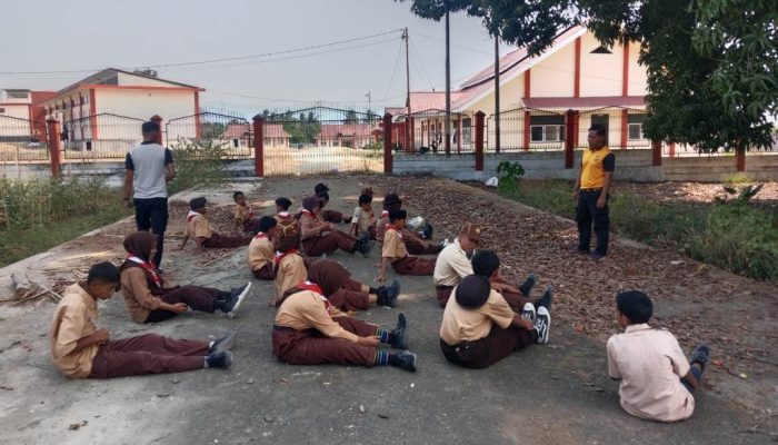 Polres Touna Bekali Siswa Sekolah Rakyat dengan PBB dan Pembinaan Polisi Cilik