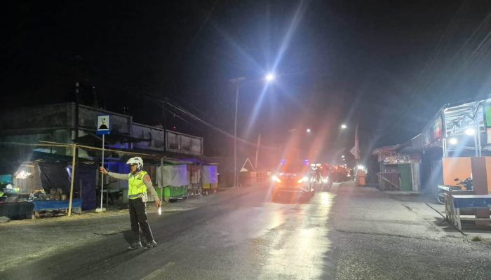 Pawai Obor SMK Informatika Ampana Kota Dikawal Satlantas Polres Touna