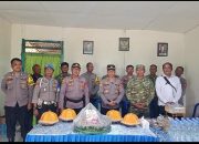 Bawa Tumpeng HUT ke-81 TNI, Polsek Ampibabo Tegaskan Komitmen Perkuat Sinergi TNI-Polri