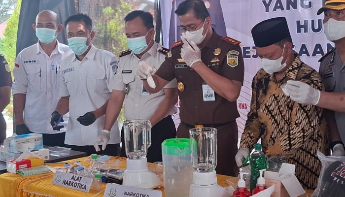 Perkuat Sinergi Penegak Hukum, Kalapas Ampana Hadiri Pemusnahan Barang Bukti