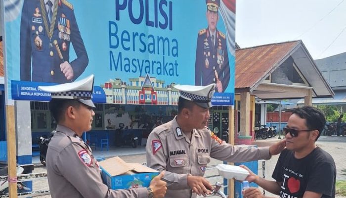 Dekat Diri Bersama Masyarakat, Satlantas Polres Touna Gelar Jumat Berbagi