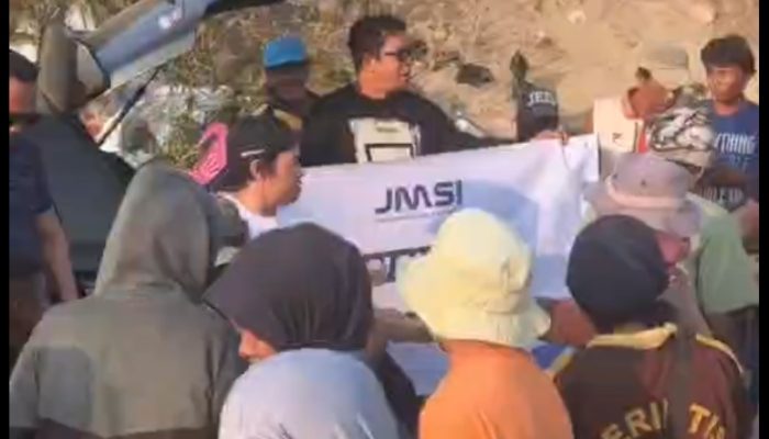 JMSI Sulteng Turun ke TPA Kawatuna, 100 Paket Makanan Dibagikan untuk Pekerja