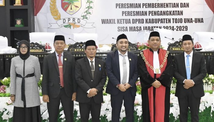 Bupati Ilham Lawidu Hadiri Rapat Paripurna DPRD Touna, Resmikan Pergantian Wakil Ketua untuk Sisa Masa Jabatan 2024–2029