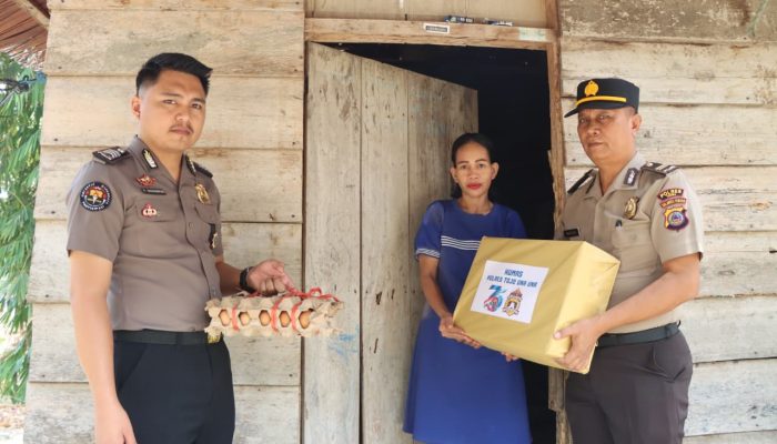 HUT Humas Polri Ke-75, Sihumas Polres Touna Salurkan Bantuan Sembako Di Ampana