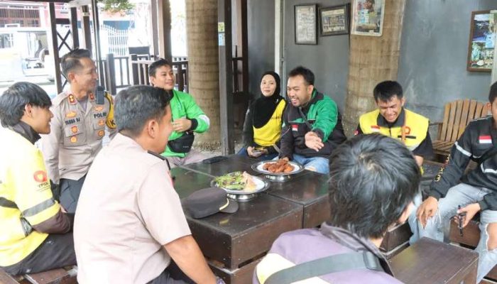 Polisi Kumpul Bersama Masyarakat, Kapolres Touna Sambangi Komunitas Ojol Maxim dan Draiv
